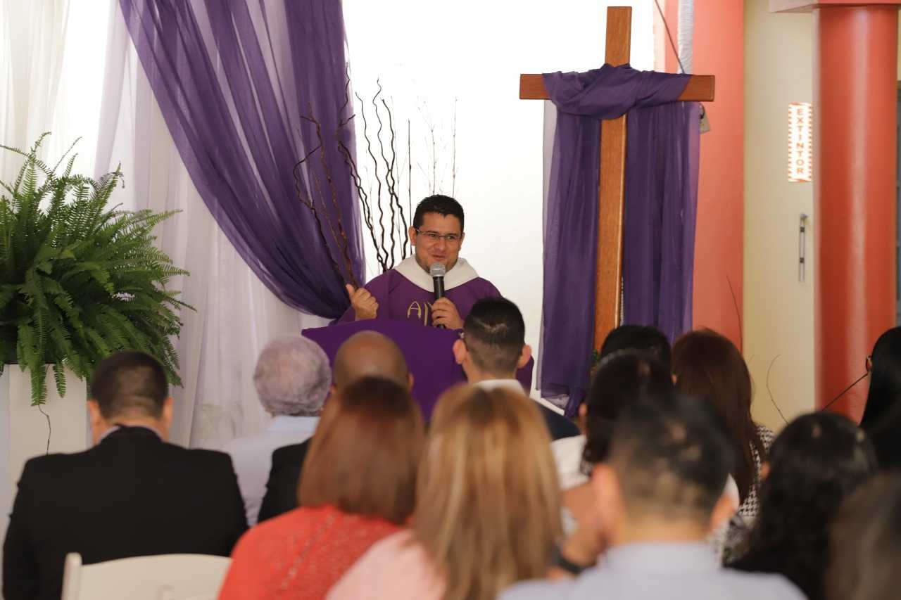 Con una solemne misa se da por inaugurada la cuaresma en el Congreso Nacional